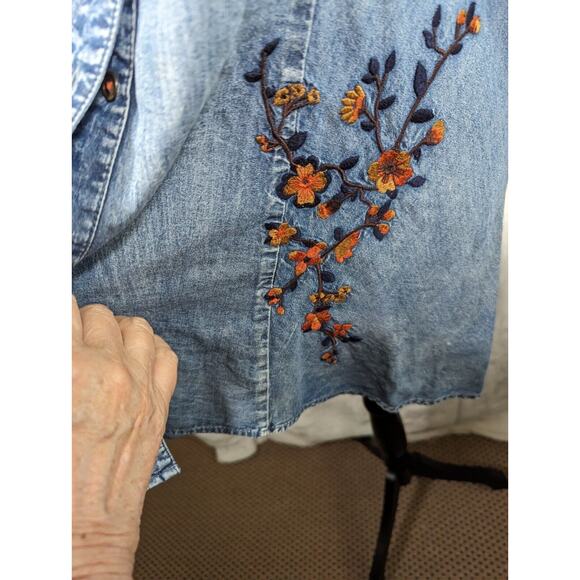 Vintage X America Womens Distressed Chambray Embroidered Jacket Sz L Bust41" - Picture 11 of 11